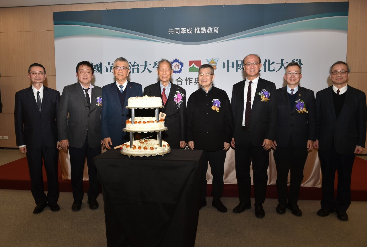 周俊吉傳承師恩 政大文大共設王寶輝法學講堂