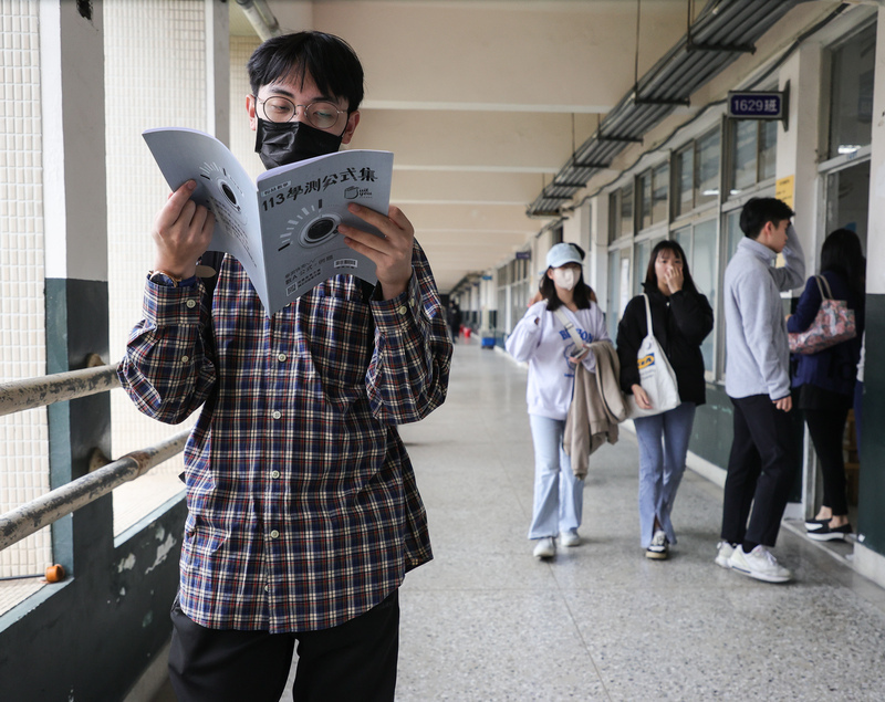 學測第2天勿忘證件 可帶暖暖包須配合檢查