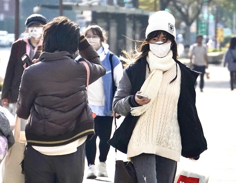除夕前天氣濕冷 吳德榮：初一起晴朗乾冷