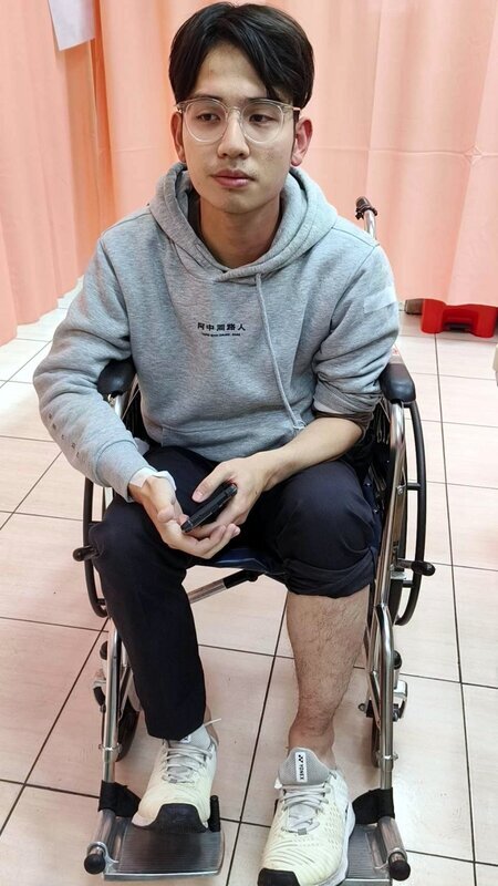 嘉市議員林煒軒遭不明人士毆打 民進黨：譴責不理性違法暴力行為