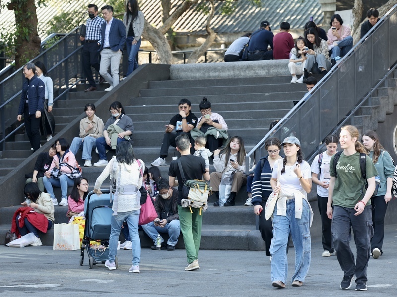 吹東南風水氣減少 白天體感暖熱南部可達30度