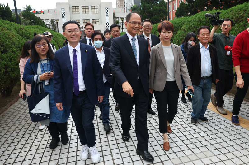 游錫堃續任龍頭失利請辭立委 朝野立委肯定展現風骨