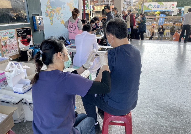 COVID-19本土疫情持續上升 首度出現2例嬰幼兒併發重症