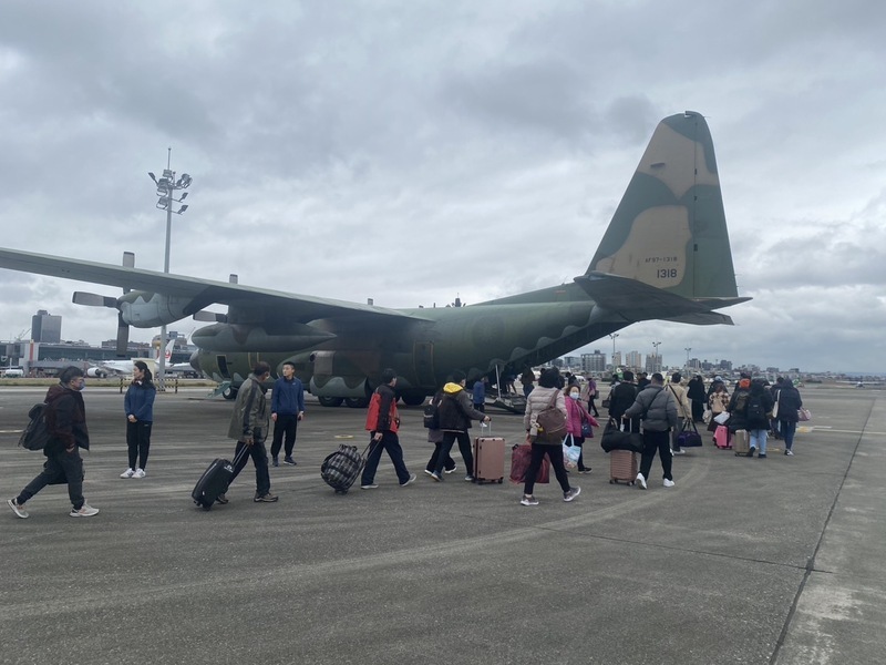農曆春節外離島疏運 空軍C-130運輸機待命支援