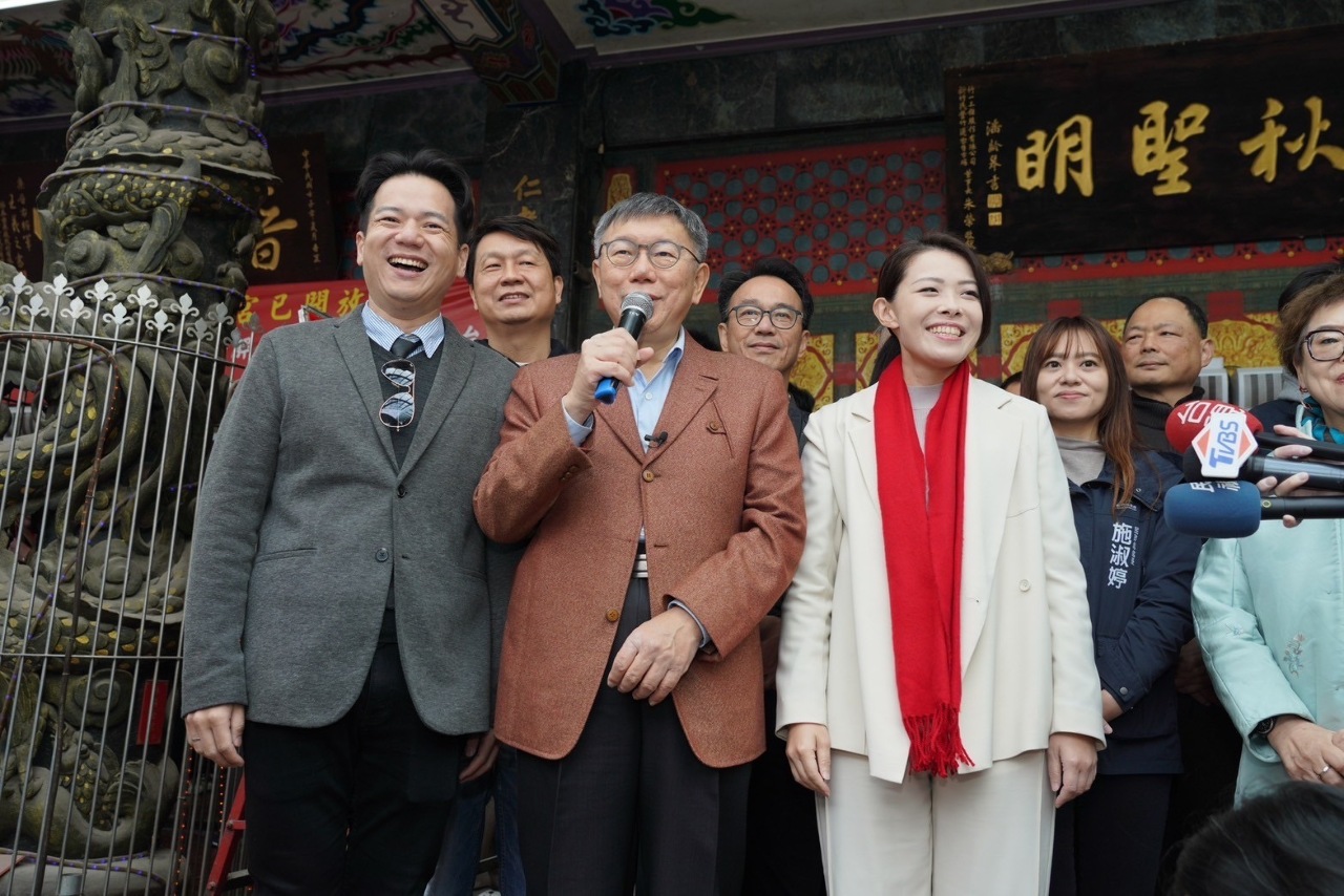 柯文哲返鄉發紅包 談兩岸「關關難過關關過」