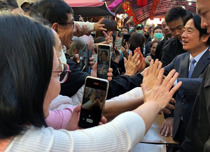 團團圓圓過新年(2)初一拜年 氣勢如虹
