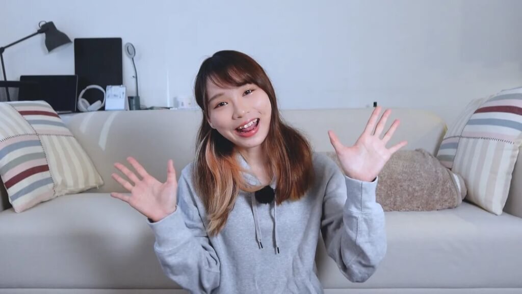 周庭拍片談監獄生活 藉看小說忘記現實世界痛苦