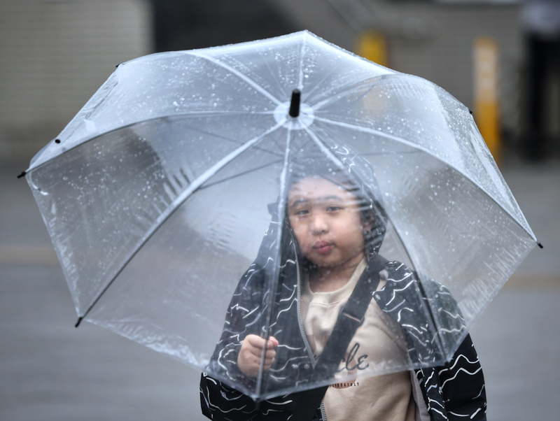 北東雨略增北台整天濕涼 中南部高溫30度