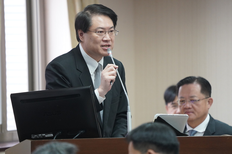 林右昌：積極規劃下階段住宅政策