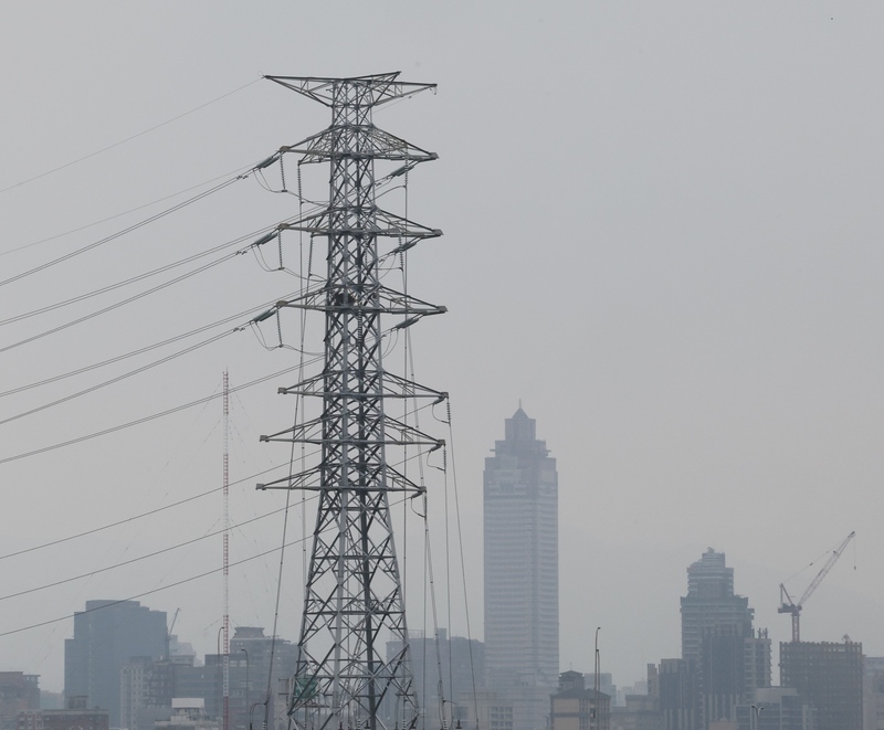 藍白立委提案 建請國防部爭取凍漲電費