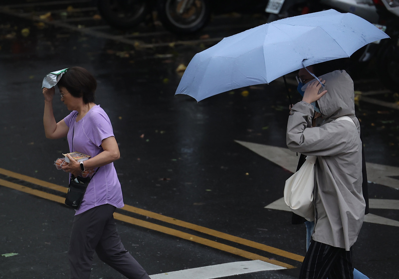 白天鋒面通過天氣不穩 晚間降雨趨緩