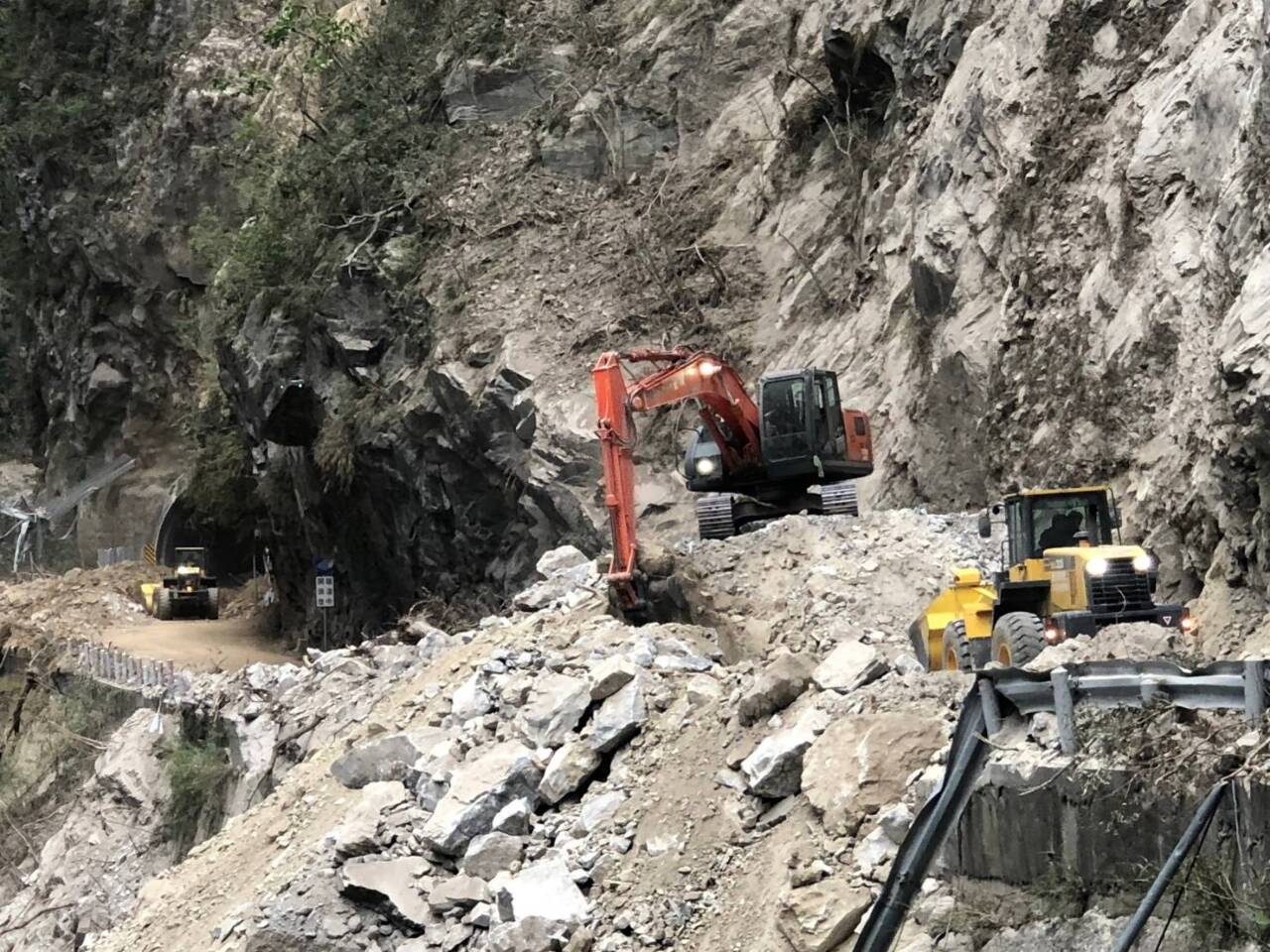 花蓮強震／中橫公路西端搶通挺進天祥 受困民眾可從台中撤離
