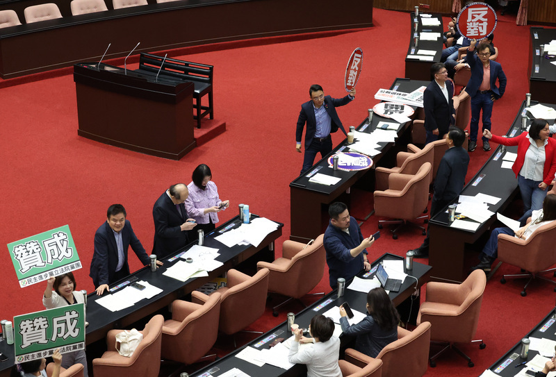 綠提年改復議案遭否決 藍營：捍衛軍公教權益與18%無關