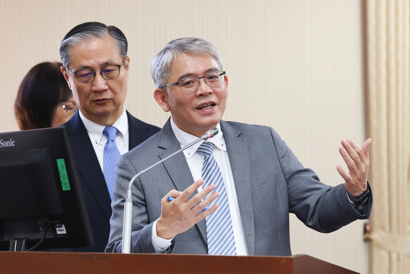 行政院聘花敬群為國家住都中心專任董事長