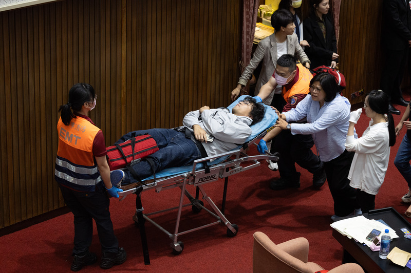 立院審國會改革爆激烈衝突 4綠委1藍委送醫
