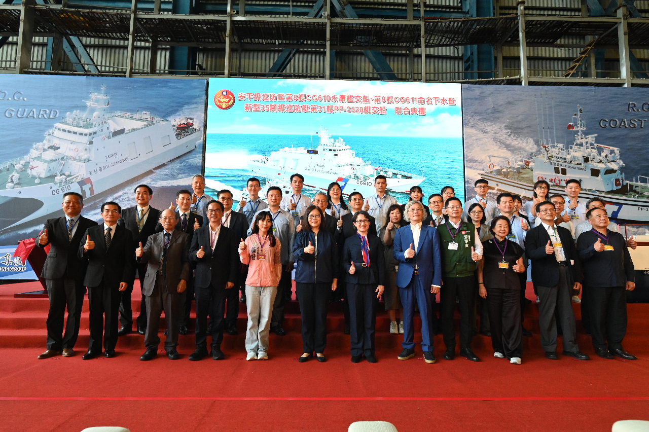 永康艦、長濱艦交船下水 副總統讚帶來更堅強的力量
