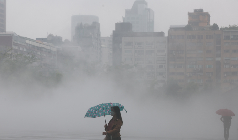 低壓帶影響各地易有雨 晚間金馬易有低雲霧