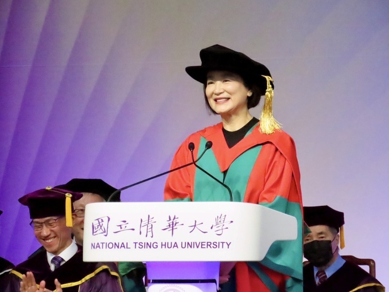 清大畢典林青霞致詞  盼學子實現夢想散播歡樂
