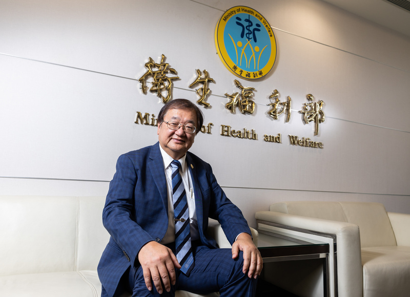 邱泰源：健保總額應與公務項目脫鉤 擬凍漲保費2年