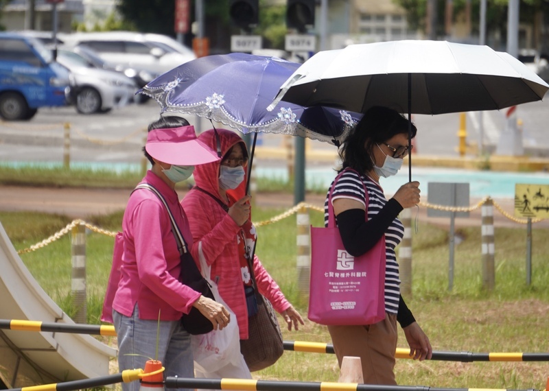 嘉南高屏氣溫逾38度 17縣市亮高溫燈號