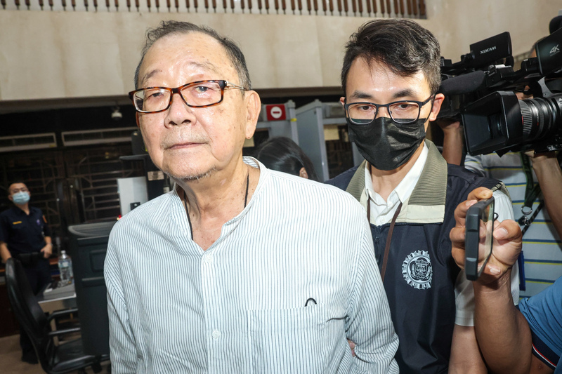 涉違證交法 台開前董事長邱復生150萬交保電子監控