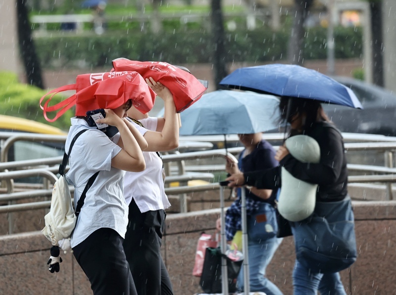 北東午後雷陣雨局部大雨 中南陣雨雷雨南部雨勢大