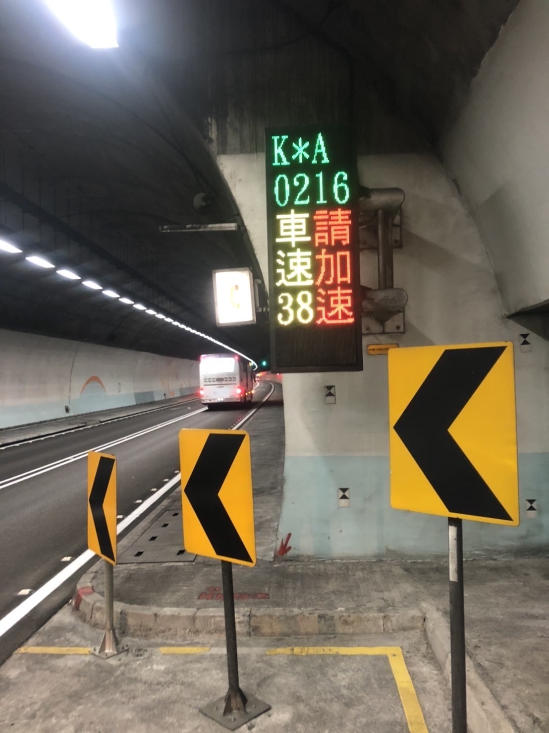 國5湧現暑假出遊車潮 高公局示警：勿當雪隧路隊長！