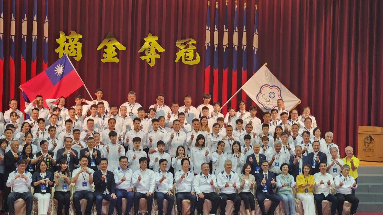 為巴黎奧運代表團授旗 總統勉選手：不要客氣 把獎牌帶回家就對了(影音)