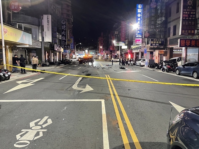 三重警開巡邏車遭逆向汽車撞上 28歲警傷重不治