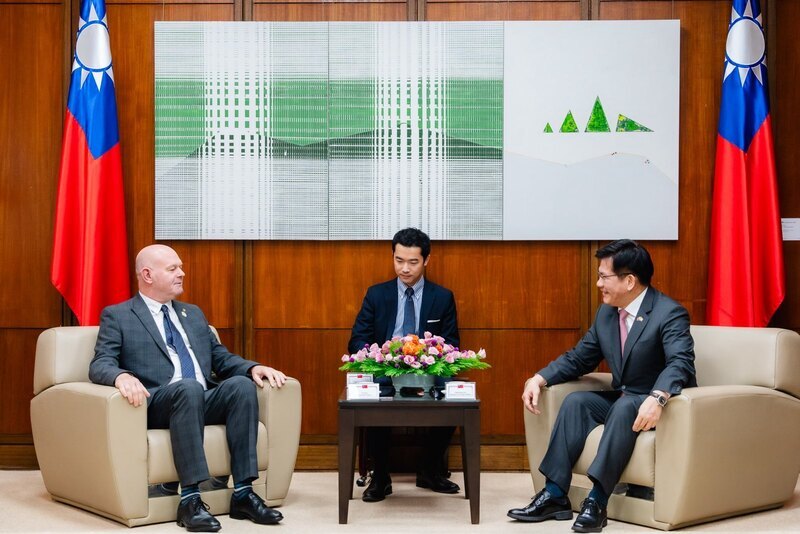 林佳龍接見愛爾蘭參議員訪團 籲民主夥伴團結