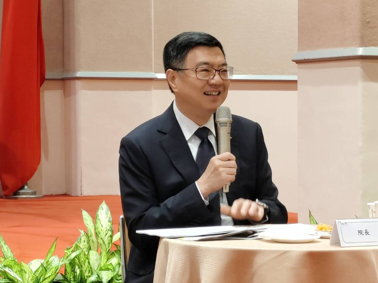 行政院經發會顧問 產業界代表至少1/3