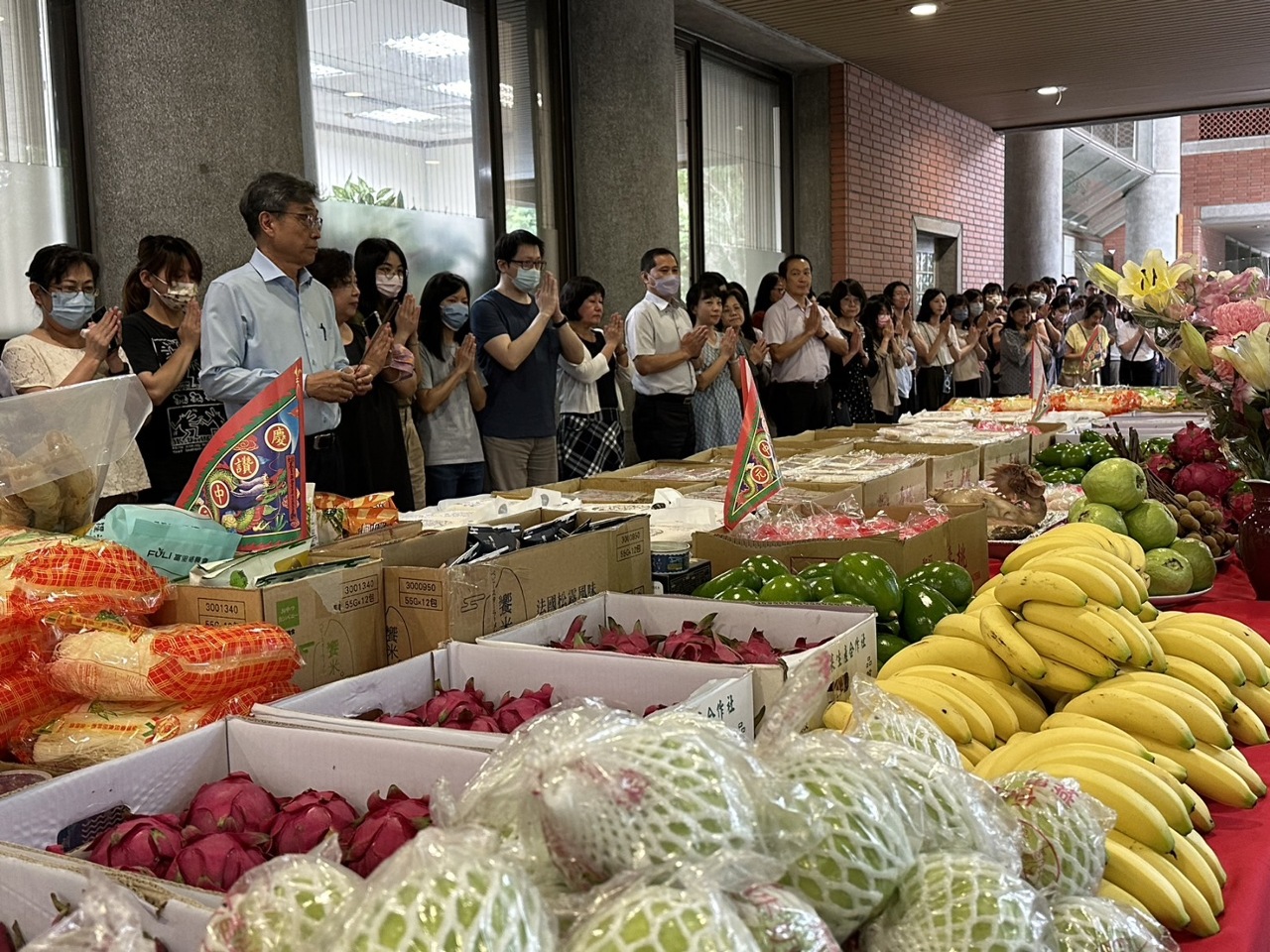 農業部普渡沒禁忌香蕉、龍眼全供上 陳駿季：心誠則靈