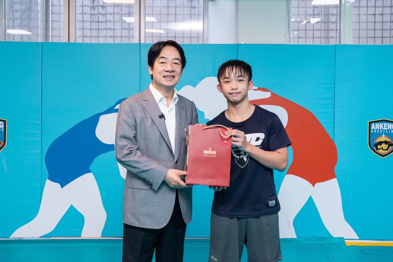 關懷總統教育獎得主 總統勉學生勿因一時失敗而氣餒
