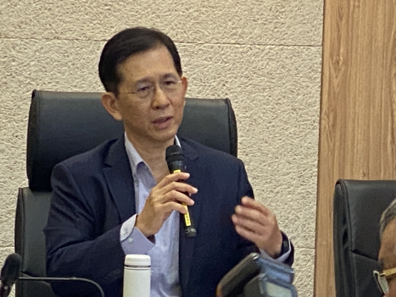 數發部預算遭砍4成 黃彥男：就像跟詐騙集團舉手投降