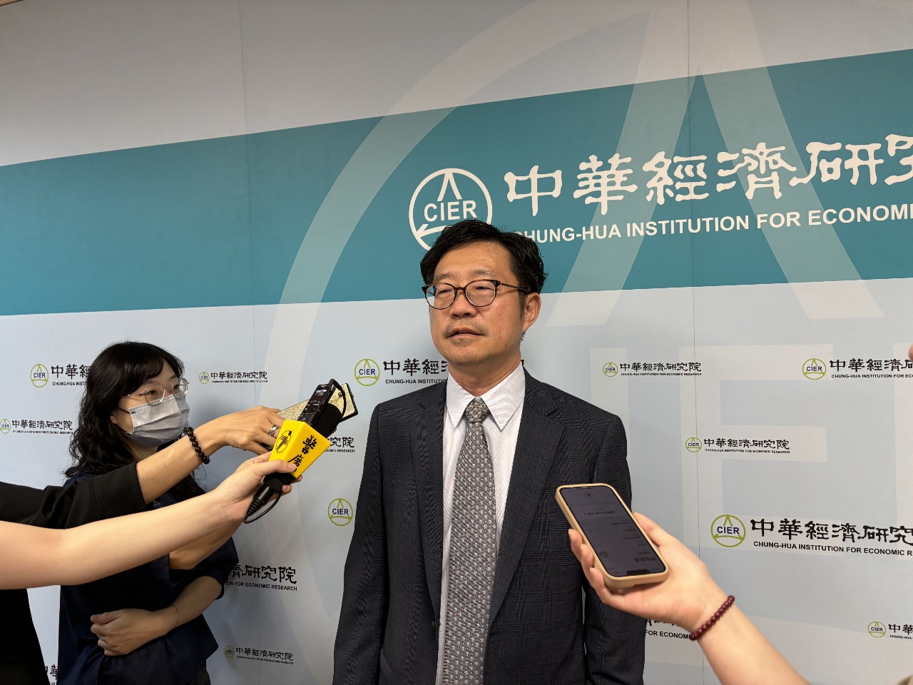 川普拉貨潮延續促3月PMI略升 中經院：今年景氣高檔震盪