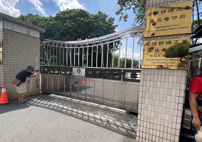 監所裡的年節：會客菜與受刑人的處遇的交叉檢視