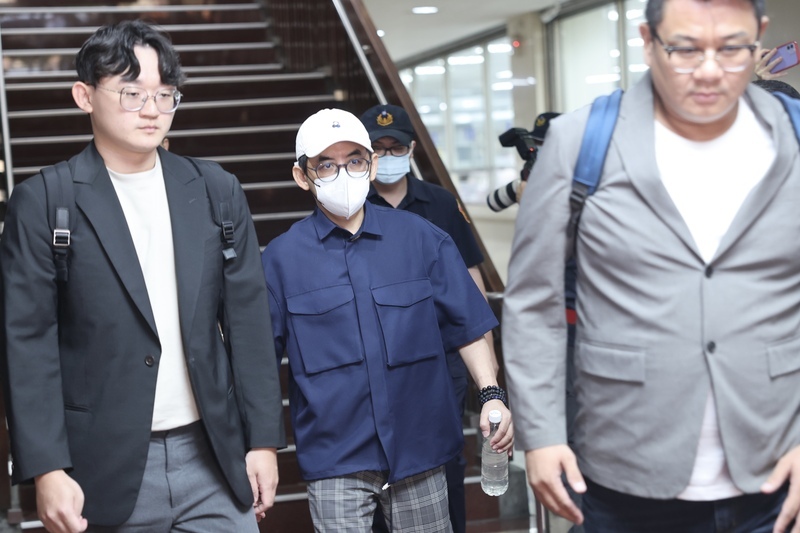藝人黃子佼涉持有兒少性影片案  一審判刑8月