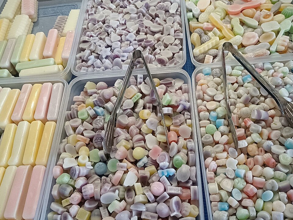 中國爆紅蠟瓶糖竄台 衛福部：涉食安疑慮吃了恐傷身