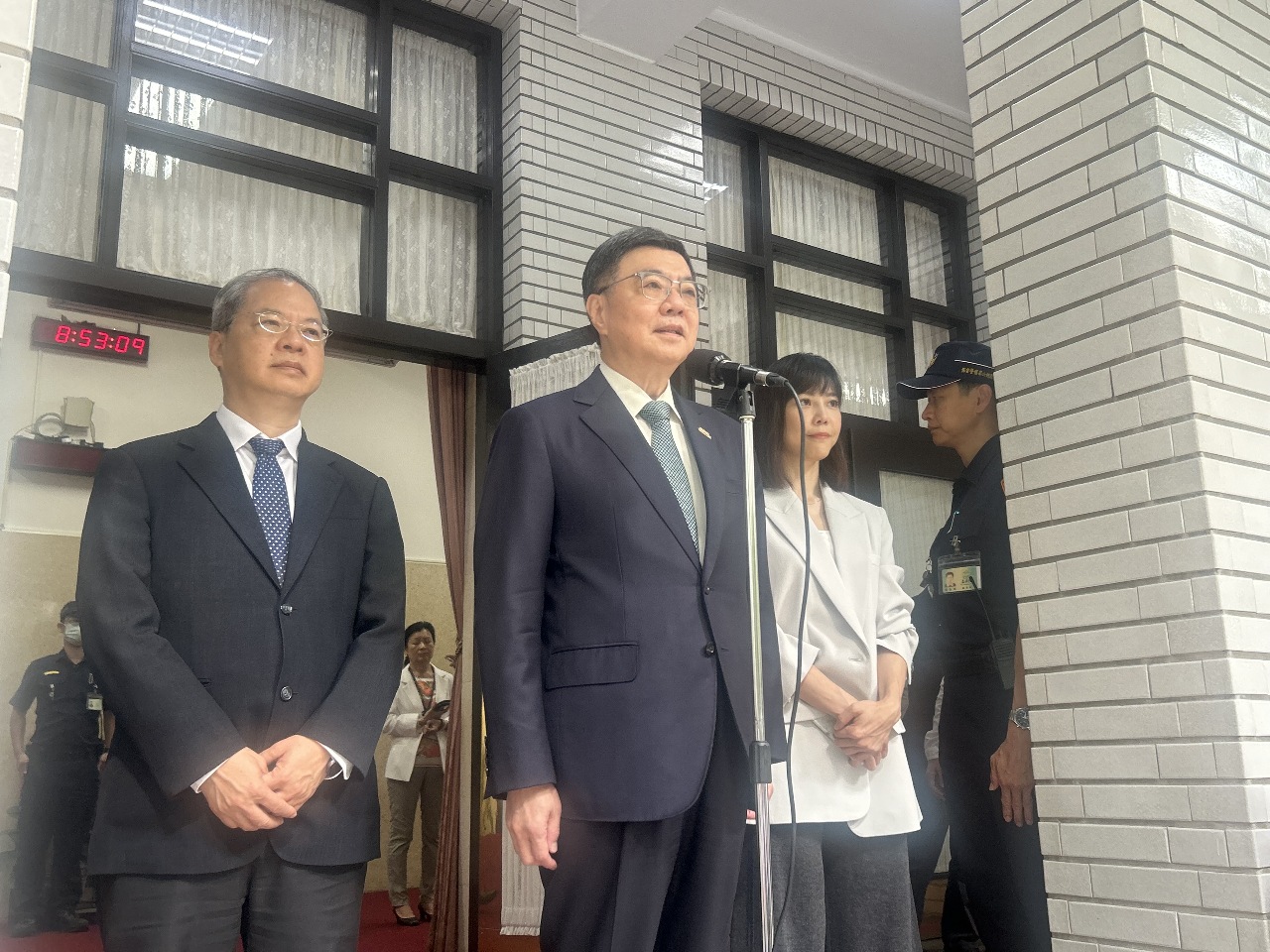 中國稱遭台灣資通電軍網攻 卓榮泰：國防部已在調查 應是假訊息