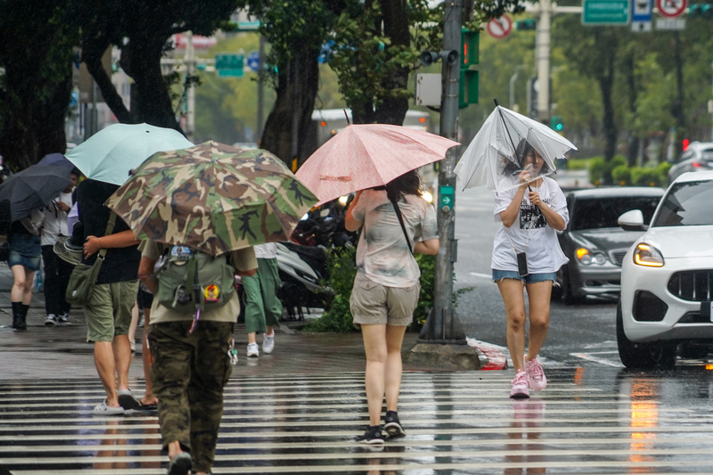 颱風外圍環流影響 北東愈晚雨愈大