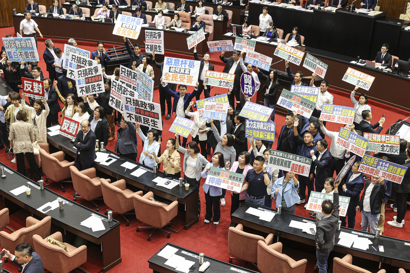 國民黨民眾黨立委聯手續擱置總預算案 卓榮泰：遺憾、無奈