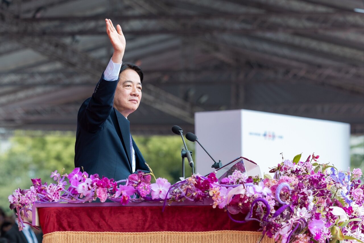 中華人民共和國的確無權代表台灣