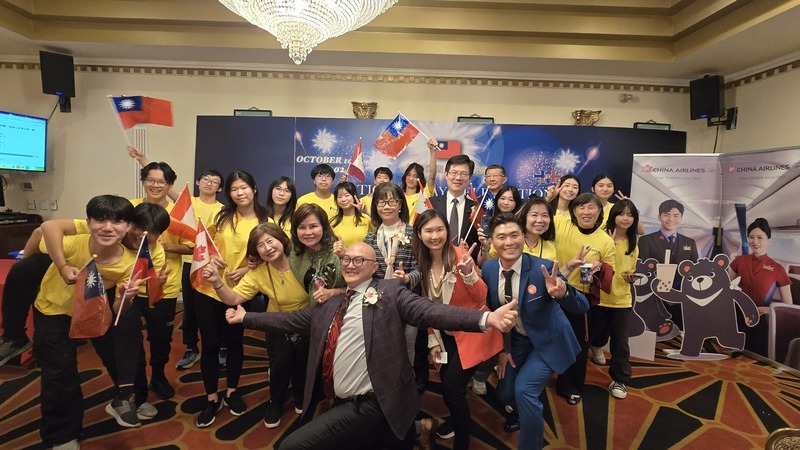 溫哥華500僑胞歡度國慶 讚台灣自由民主
