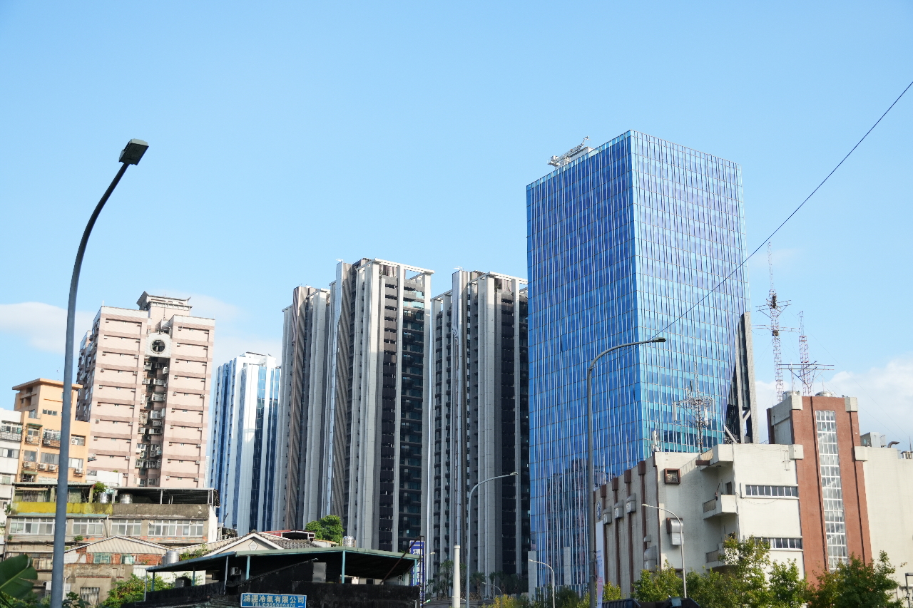 3月股市、房市同走下坡 證交稅、土增稅負成長
