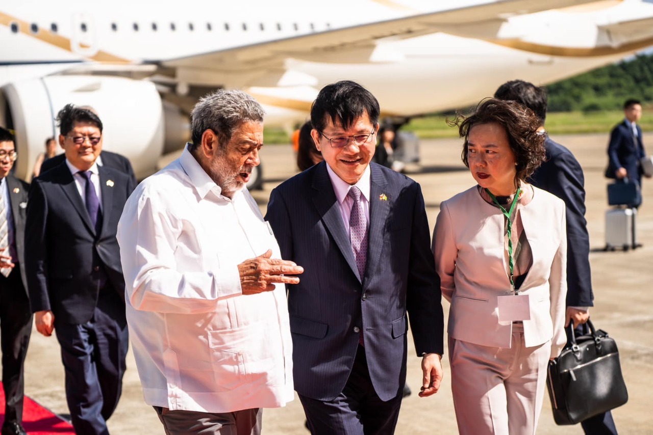 林佳龍抵達聖文森 送交賴總統賀函給聖國總督