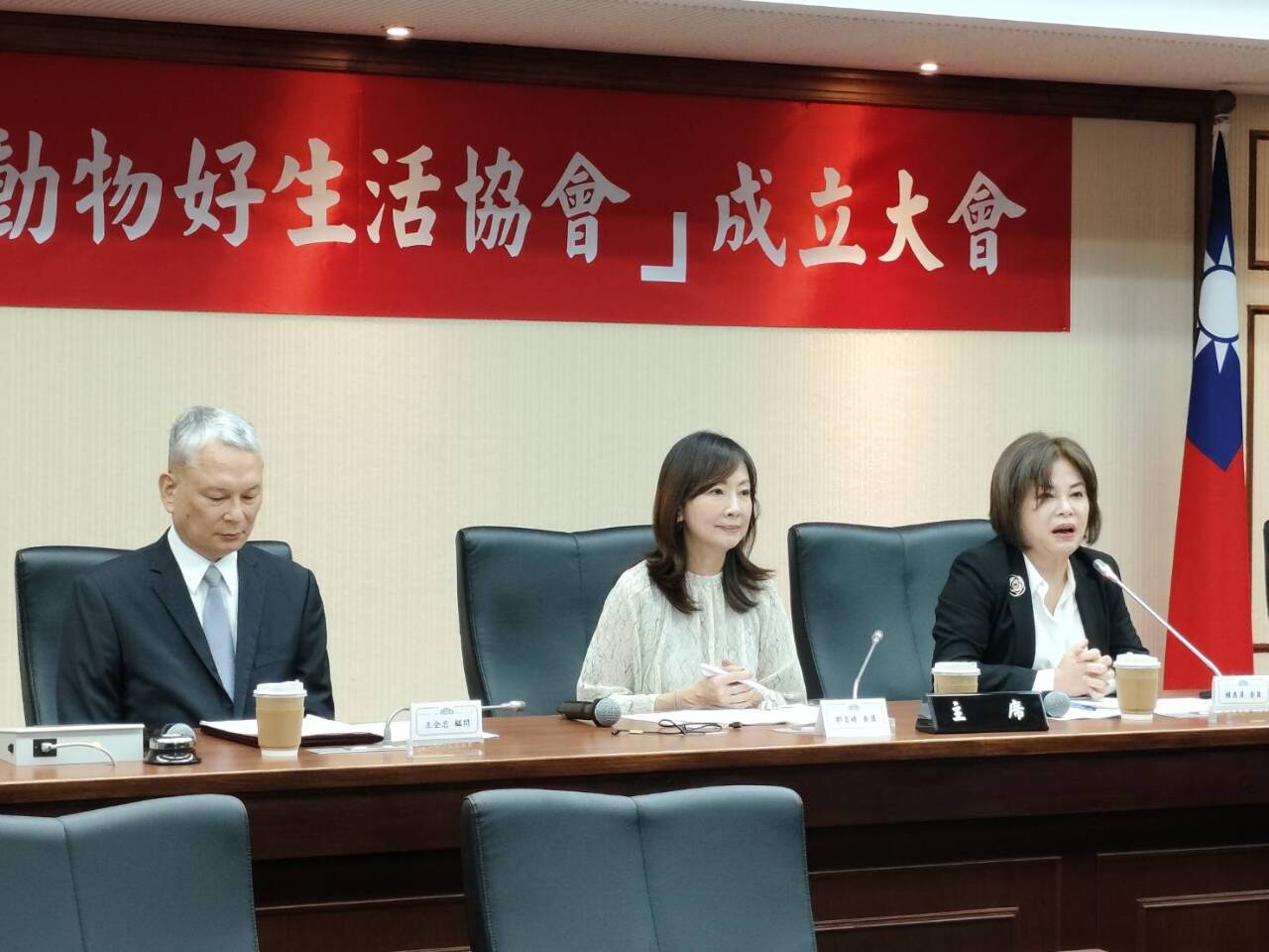 促進人與動物和諧共生 跨黨派立委成立「動物好生活協會」