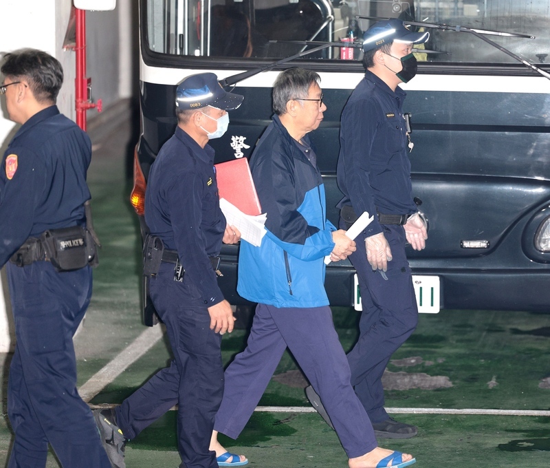 柯文哲戒護就醫後昨深夜返所 北所：經醫師評估未達留院標準