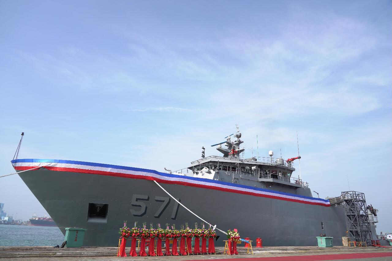 傳新型救難艦入塢檢修 軍方澄清：防颱整備