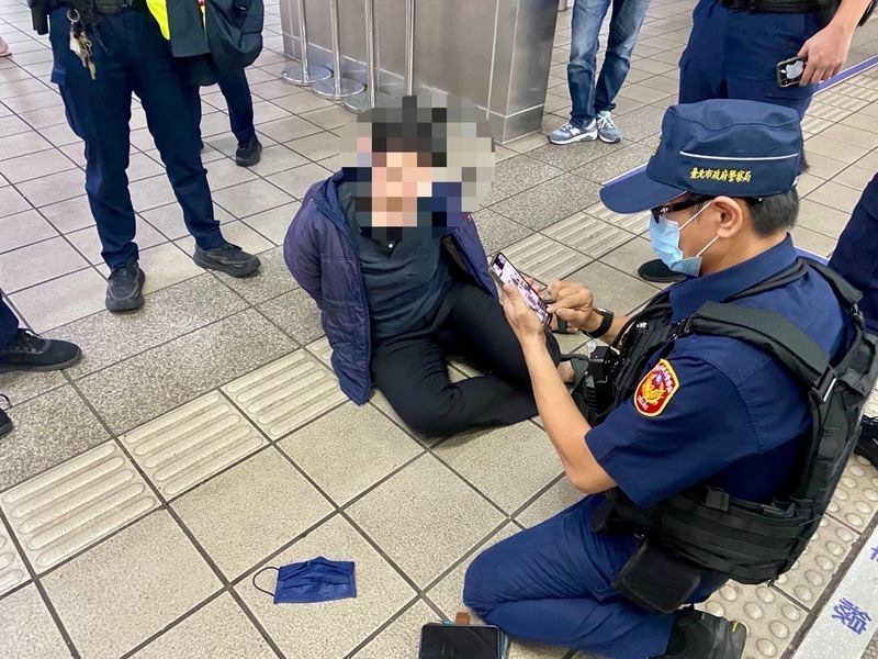 北捷新埔站砍人案   多人車廂中奔逃  4男勇敢壓制嫌犯