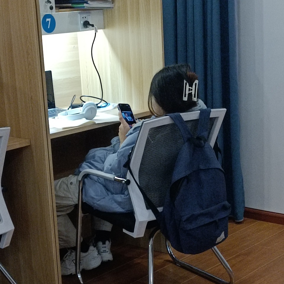 中國青年躲到付費自習室 逃避現實假裝努力學習